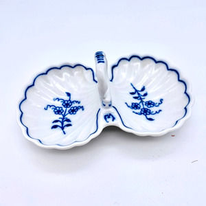 Bohemia Czech ZWIEBELMUSTER Open Salt & Pepper Server "Blue Onion"